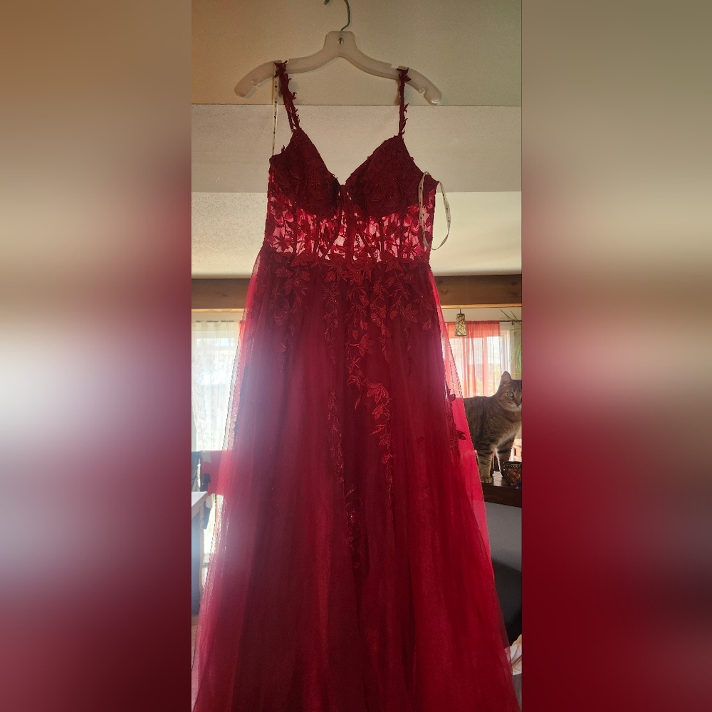 Elegant Red Lace Gown Perfect For Prom